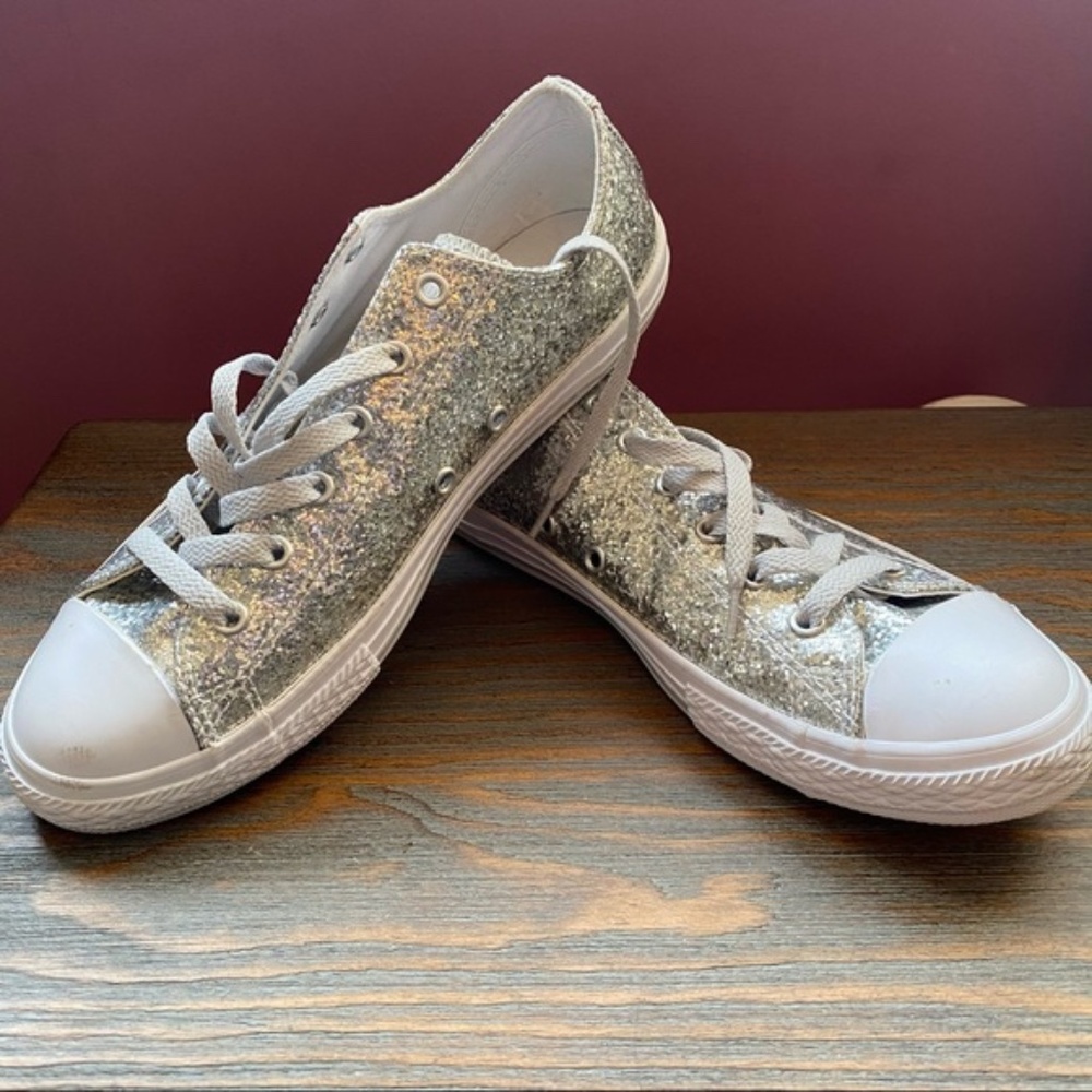 Converse silver glittery low cut